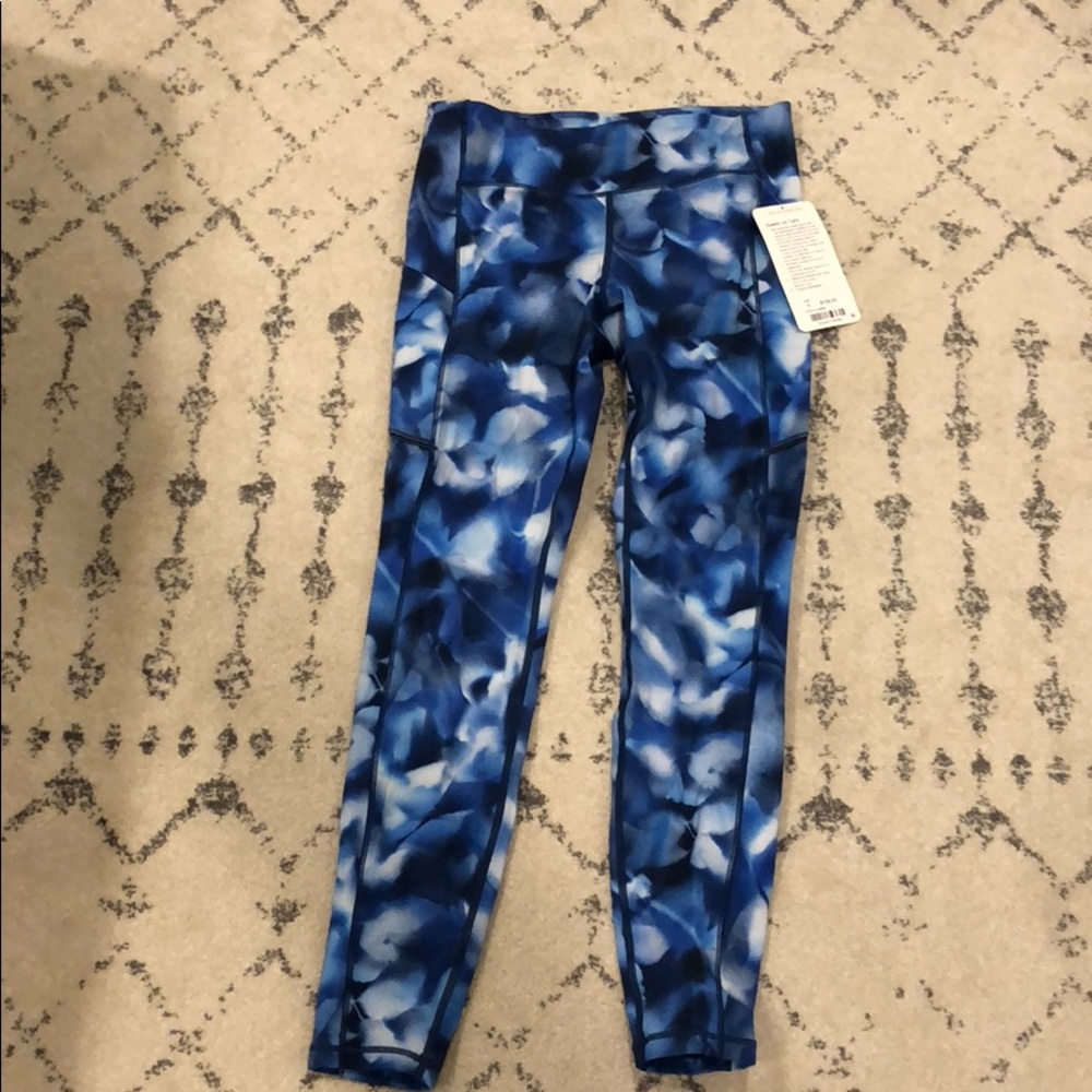 Speed up Lululemon blue and white leggings
